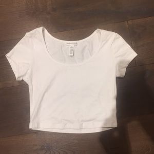 NWOT! Ambiance Apparel white cropped T-shirt
